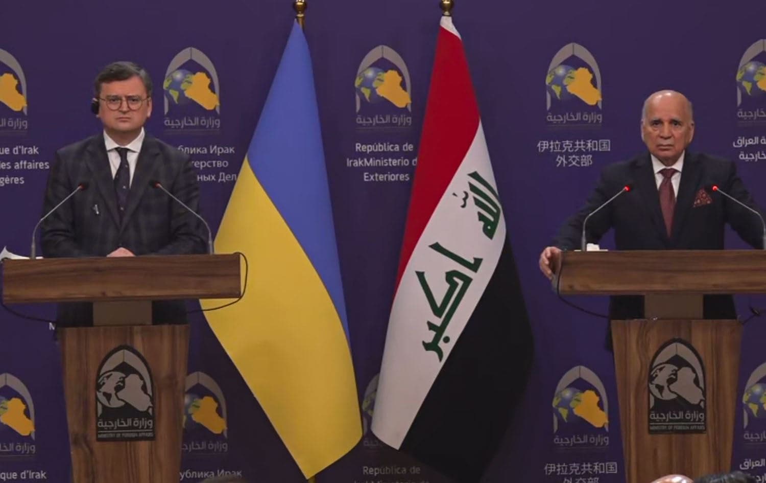 Ukrainian Foreign Minister Dmytro Kuleba (left) and Iraqi Foreign Minister Fuad Hussein (right) speak at a press conference in Baghdad on April 17, 2023. Photo: Rudaw