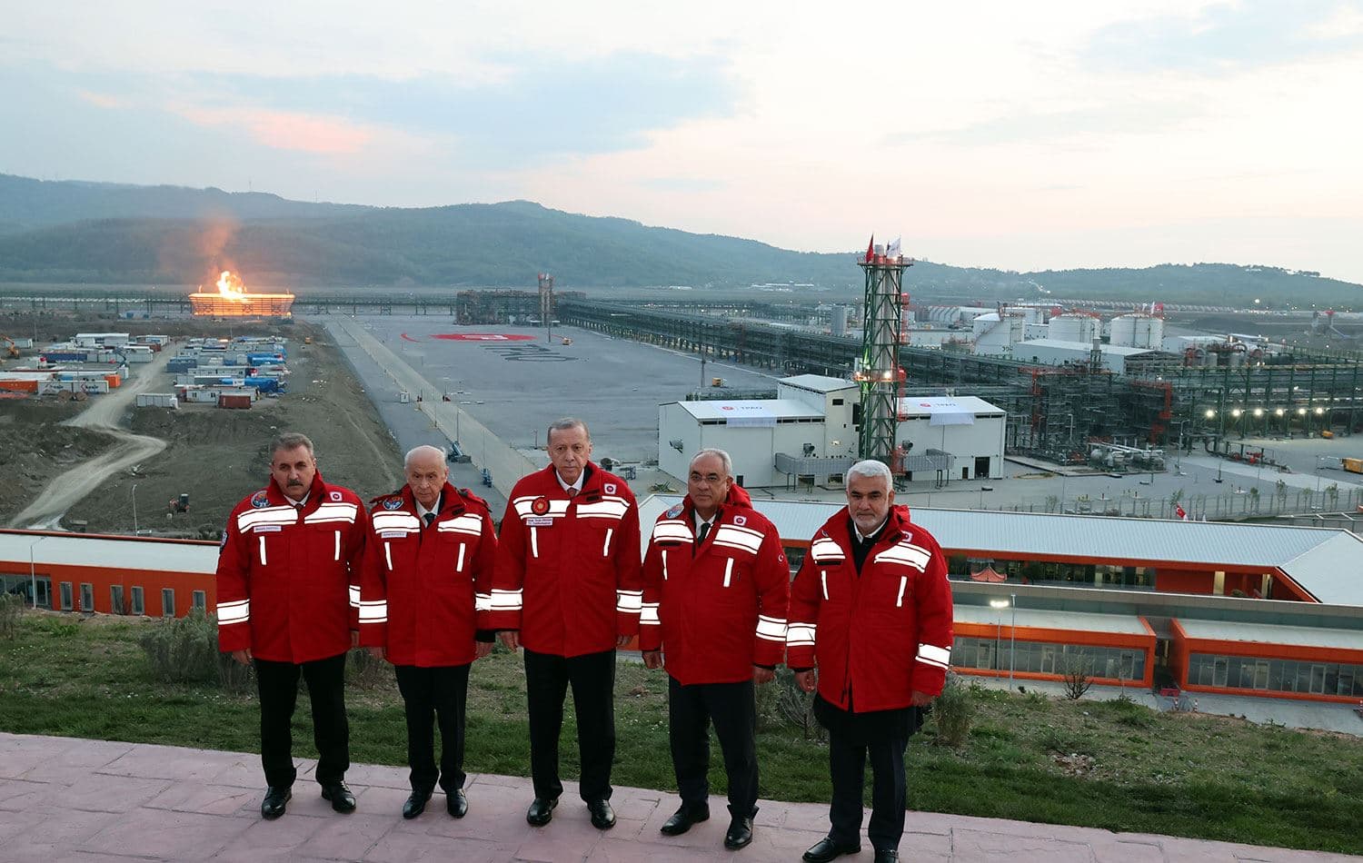 MHP Genel Başkanı Devlet Bahçeli (sol 2), BBP Genel Başkanı Mustafa Destici (solda), DSP Genel Başkanı Önder Aksakal (sağ 2) ve HÜDA PAR Genel Başkanı Zekeriya Yapıcıoğlu (sağda). / AA