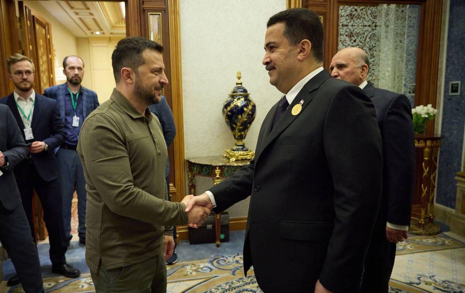 Iraqi Prime Minister Mohammed Shia al-Sudani (right) meeting Ukrainian President Volodymyr Zelensky (left) in Jeddah on May 19, 2023. Photo: PM Sudani's office