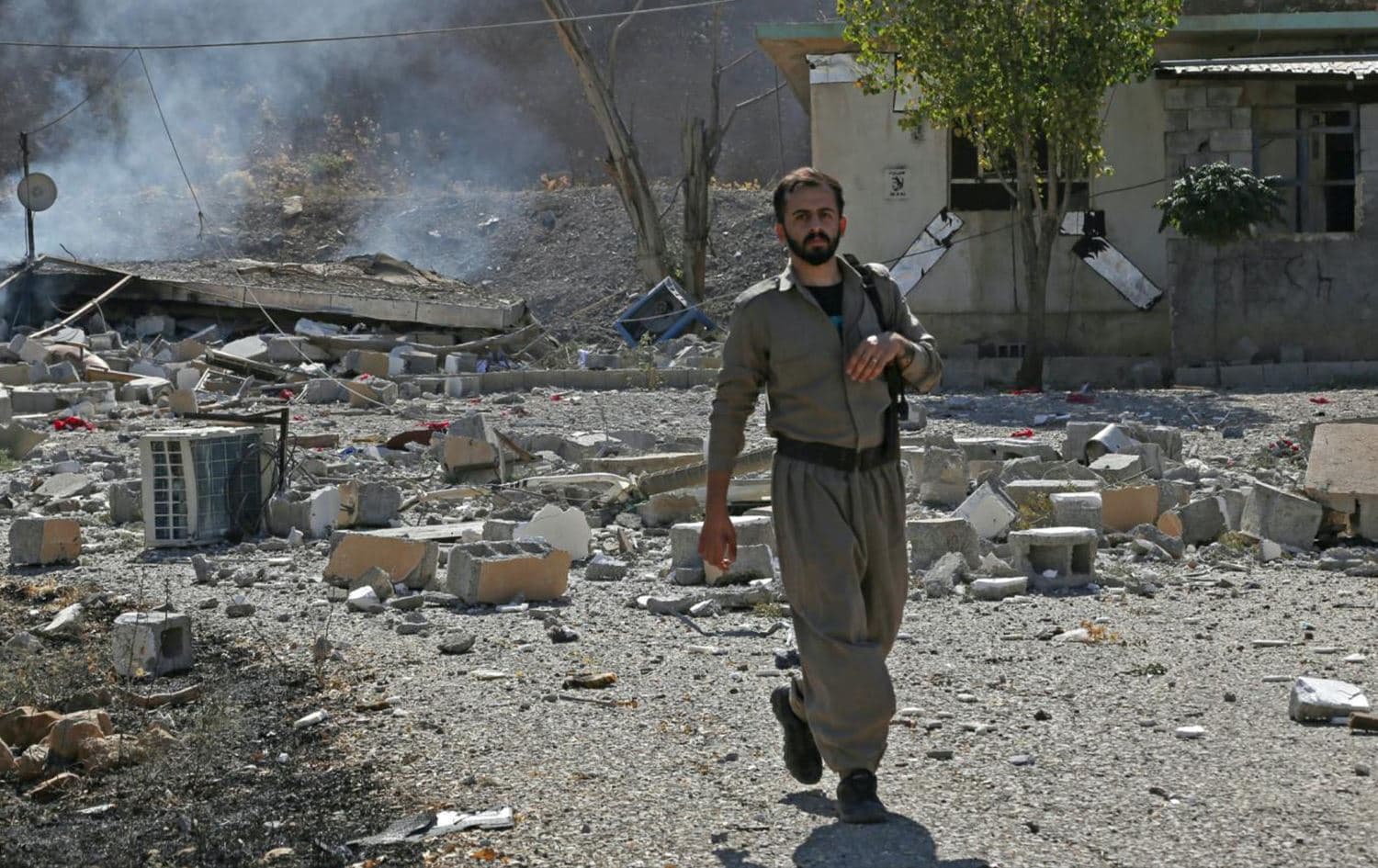 A Peshmerga fighter of the Komala party inspects the damage following an Iranian cross-border attack in Sulaimani’s Zirgwez area on September 28, 2022. Photo: AFP