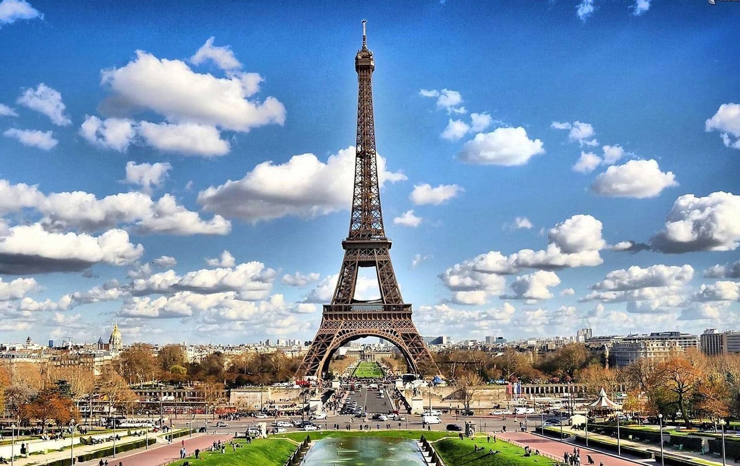 Paris'in simgesi Eyfel Kulesi