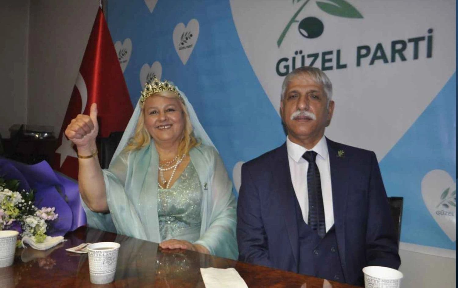 Dünya Roman Kraliçesi Lucica Tudor ve Güzel Parti Başkanı Hüseyin Akbulut / Foto: Arşiv