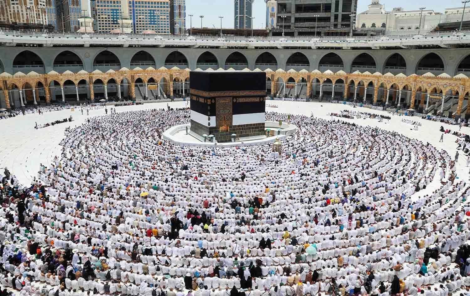 حاجیان لە دەوری کەعبە. وێنە: AFP