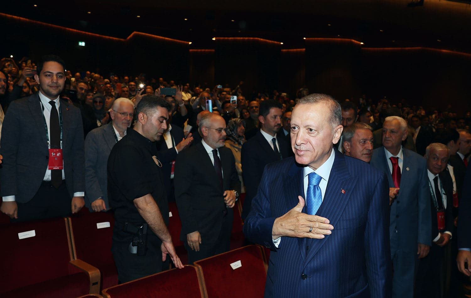 Türkiye Cumhurbaşkanı Erdoğan, Necip Fazıl Kısakürek anısına düzenlenen "40 Yıl, 40 Eser" etkinliği kapsamında "Bir Şiir Bir Hayat/Sakarya Türküsü" dijital sergi açılışına katıldı. / AA