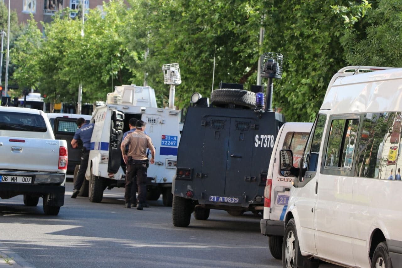 Hêzên emnî yên Tirkiyê li Amedê. Wêne: AA