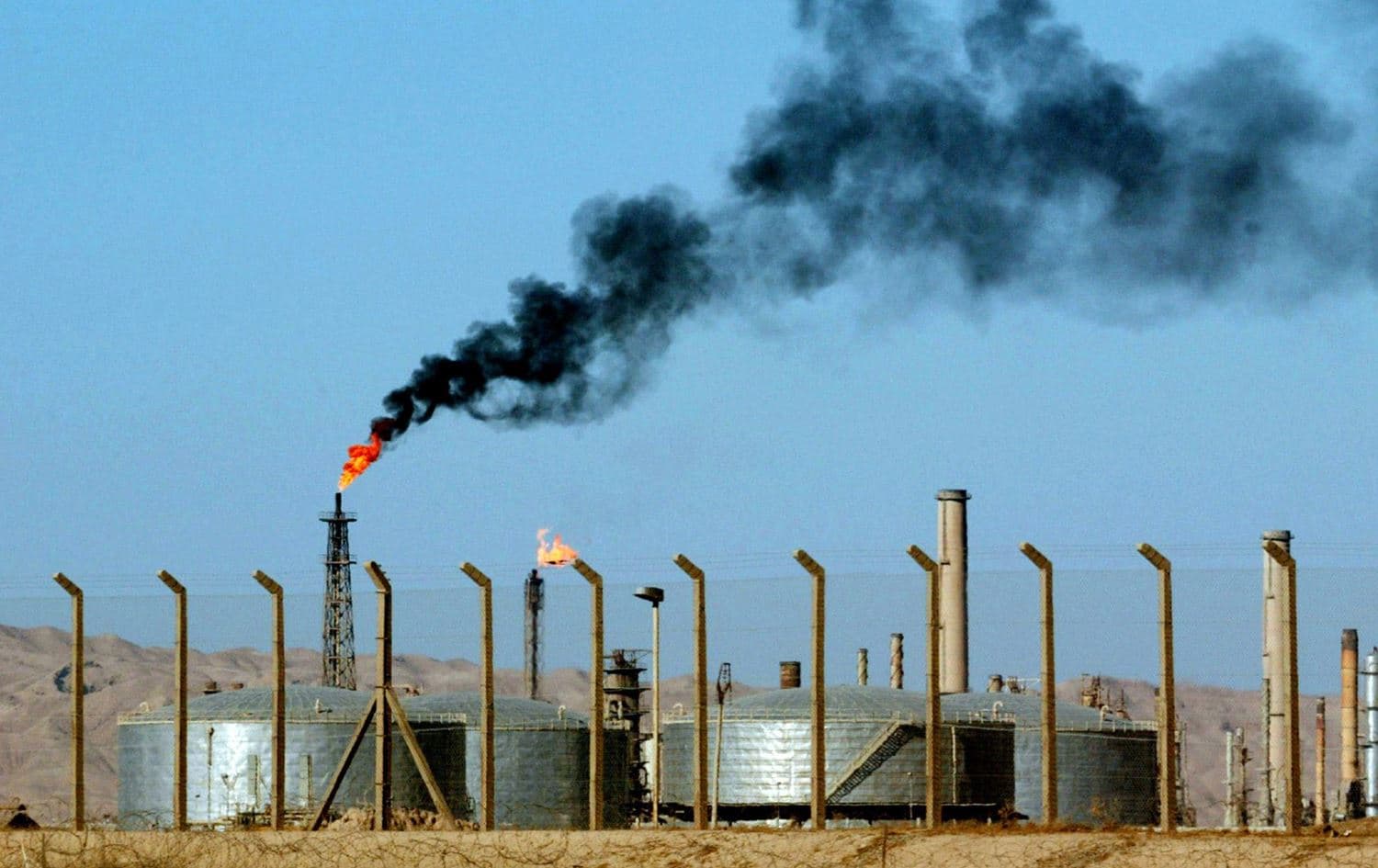 An oil refinery in the city of Baiji. Photo: AP