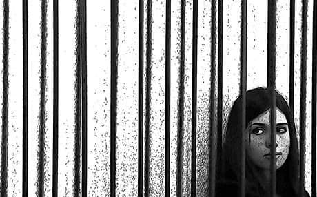 هاوسەرەكەی دەكوژێت و لە زیندان شوودەكاتەوە