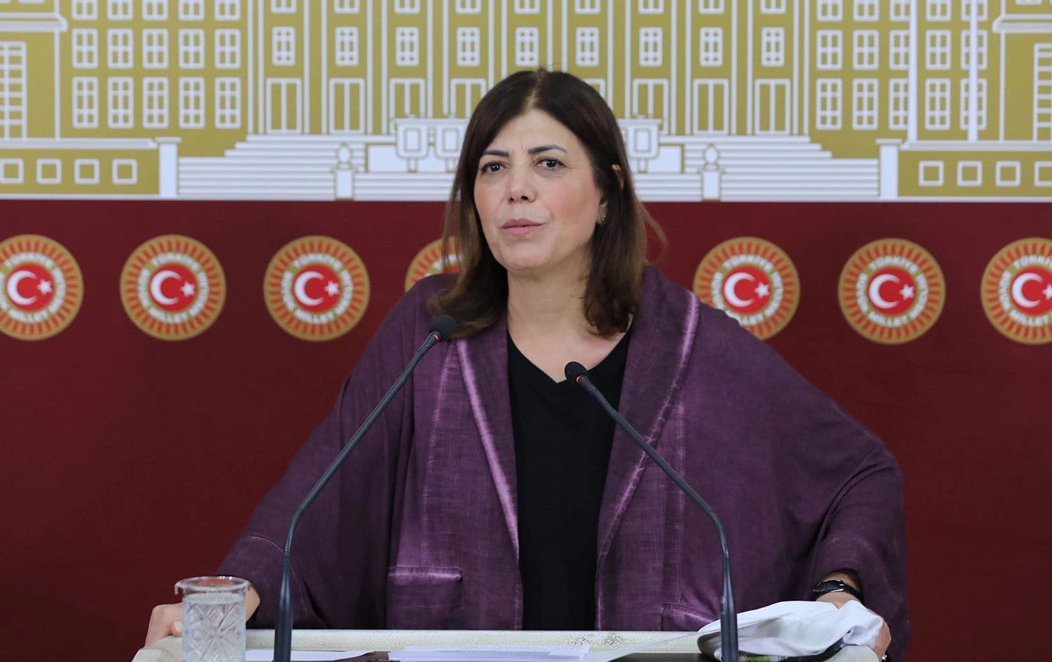 Beştaş bersiva pirsa “Hûn dê di hilbijartinên şaredariyan de berbijêran nîşan bidin?” da