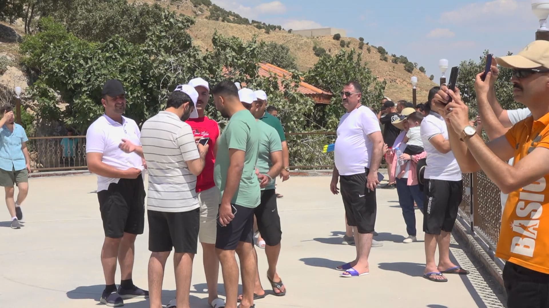 Tourists in a Duhok resort on June 30, 2023. Photo: Rudaw 