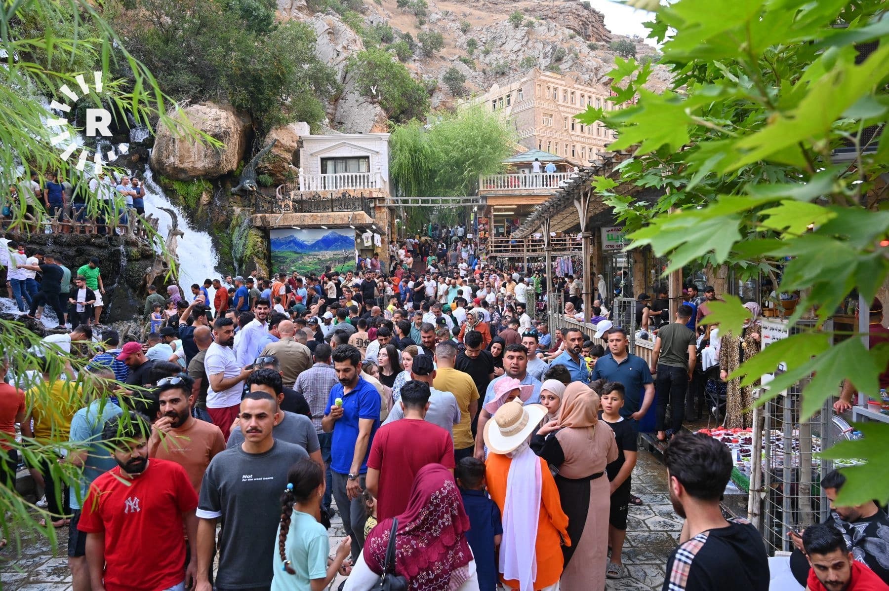 گەشتیاران لە سەیرانگەی بێخاڵ. وێنە: بڵند تاهیر - رووداو 