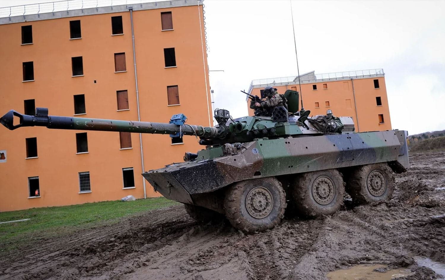 تانکی AMX-10 لە ساڵی 1970 لەلایەن فەرەنساوە دروستکراوە