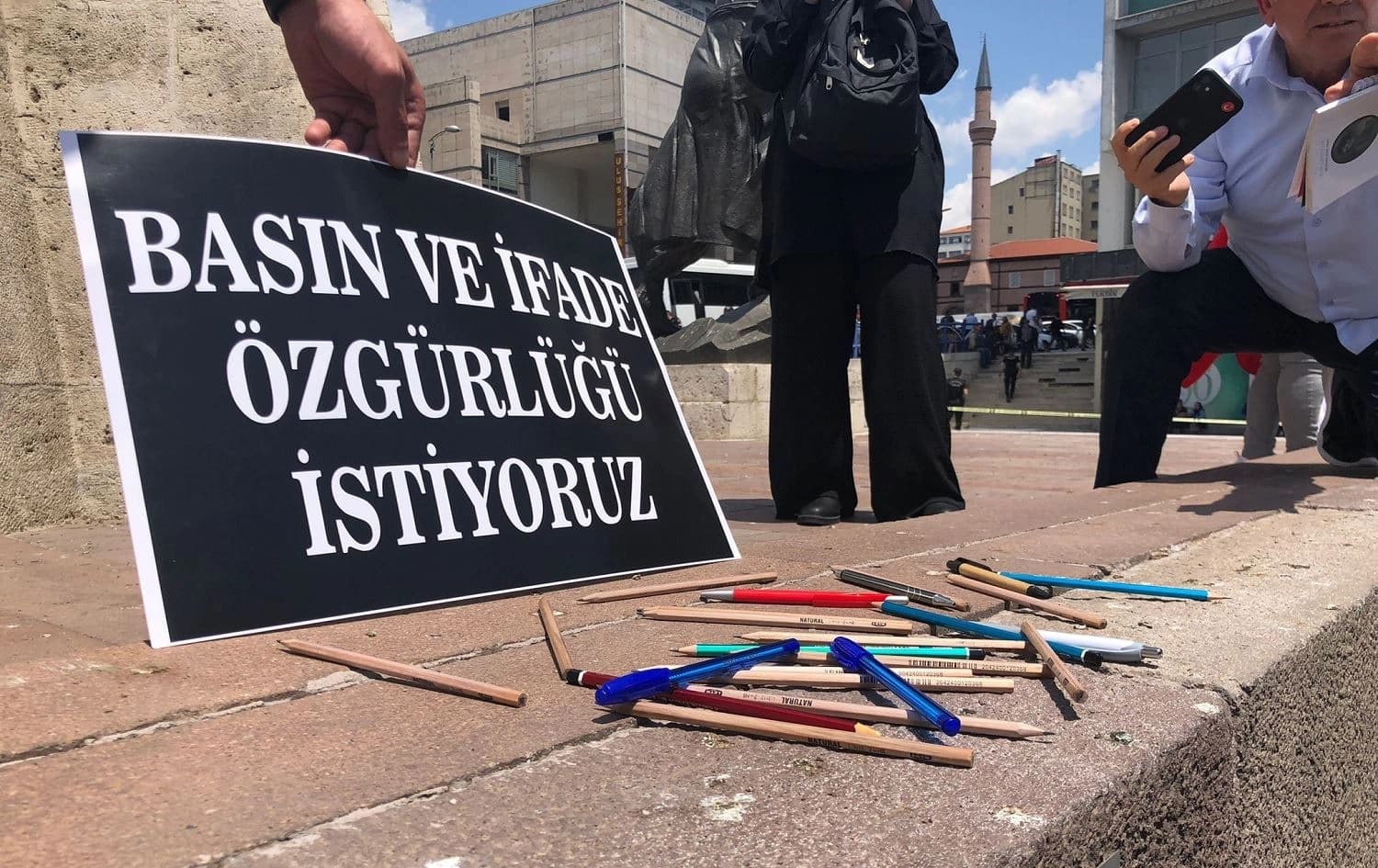 Sendîkaya Rojnamevanan a Tirkiyê encamên rapirsiya eşkere kir. Wêne: Evrensel
