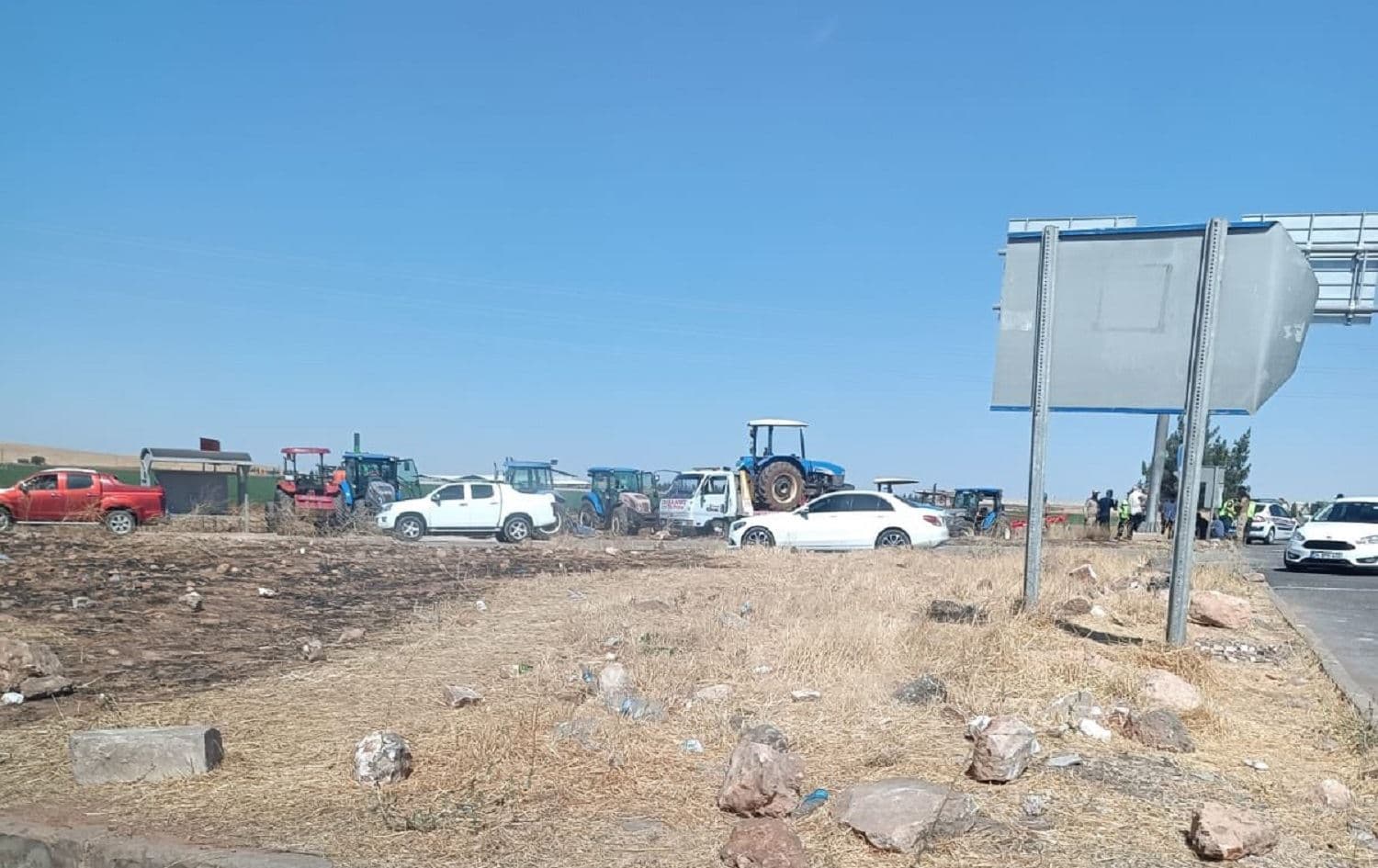 Li Wêranşarê ji ber birîna elektirîkê xwepêşandanên cotkaran berdewam dikin