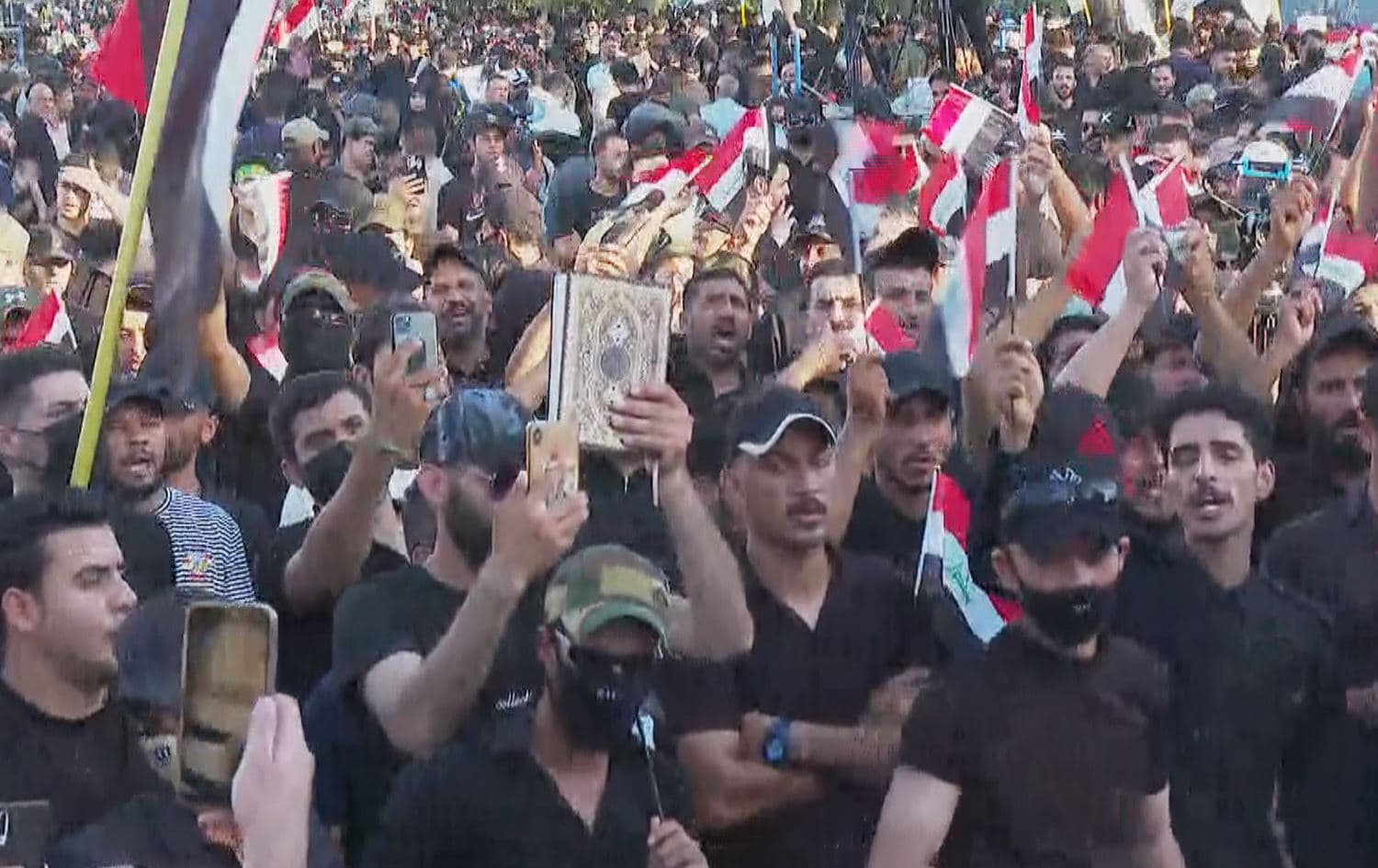 متظاهرون يحتجون في بغداد على الإساءة للمصحف