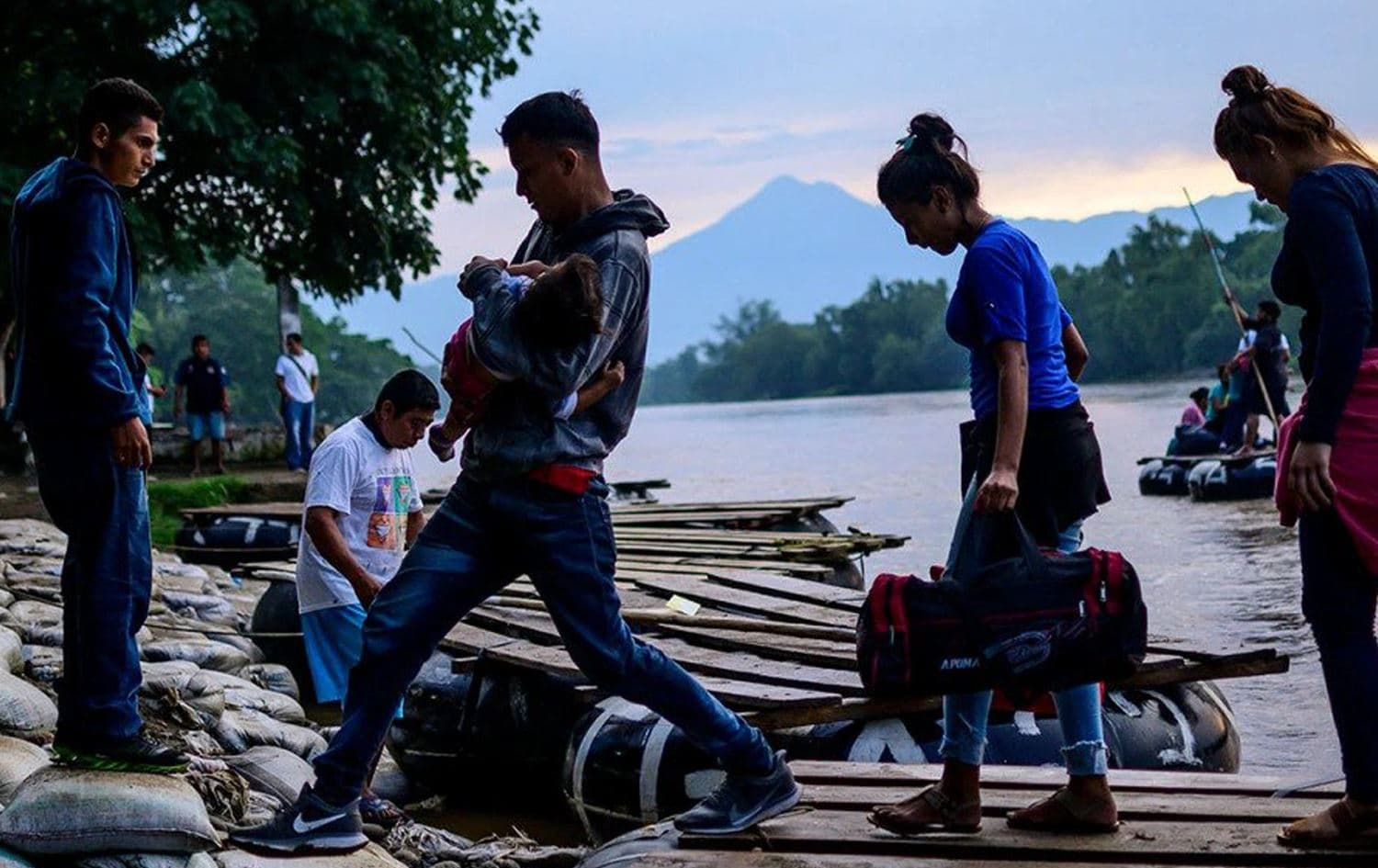 Central American migrants arrive in Ciudad Hidalgo, Mexico, on June 10, 2019 after crossing the Suchiate River from Guatemala on a makeshift raft. Photo: Pedro Pardo/AFP