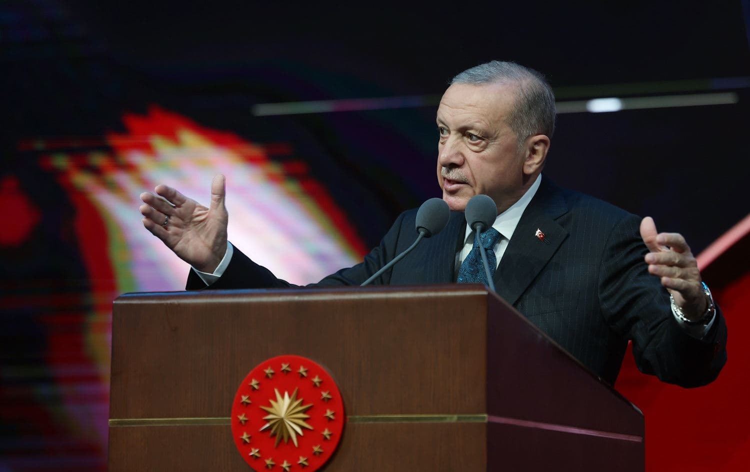 Erdogan: Karê me yê herî li pêş rizgarkirina Tirkiyeyê ye ji destûra darbeyê