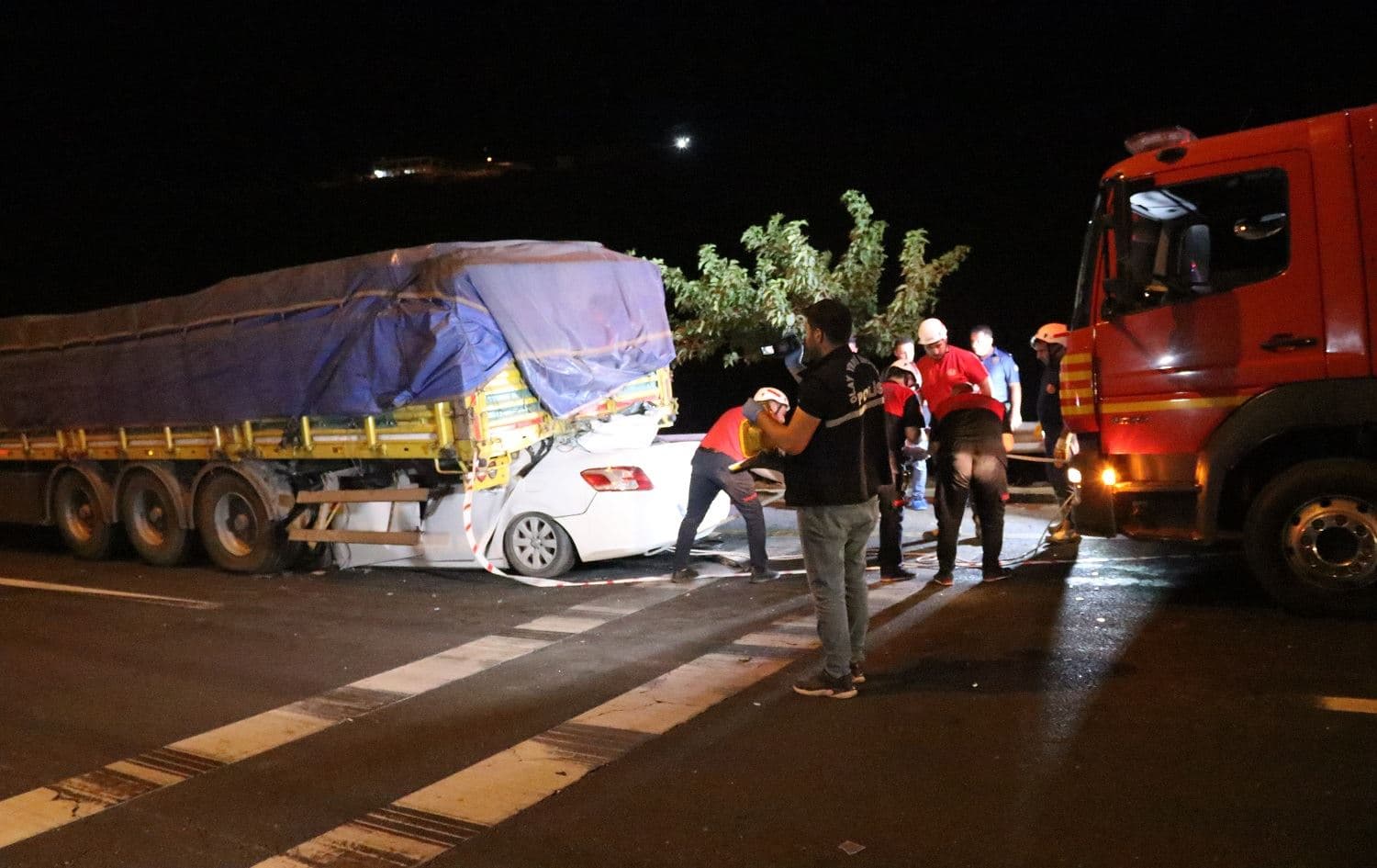 Li Rihayê otomobîlê ji paş ve li barhilgirê xist / Wêne: AA