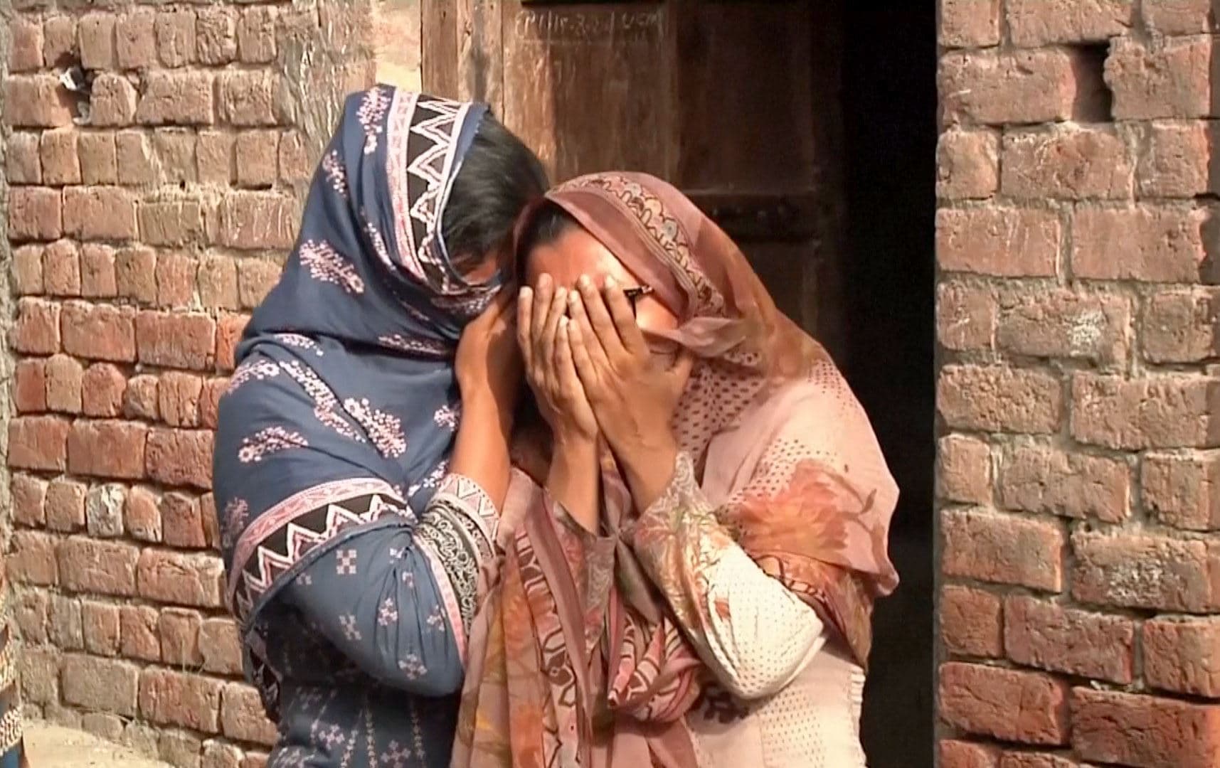 لە کاردانەوەی "بێڕێزیکردن" بە قورئانی پیرۆز موسڵمانان لە پاکستان کەنیسە و ماڵی کریستیانەکان دەسووتێنن