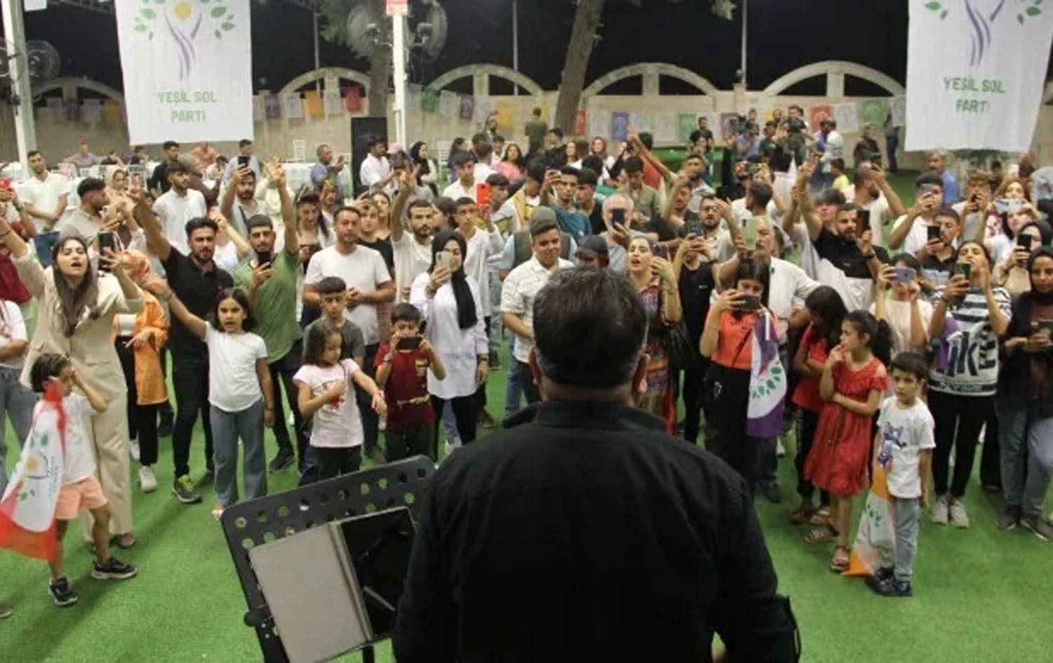 Kadir Cat singing at the cultural event in Urfa on September 7, 2023. Photo: Mezopotamya Agency (MA)