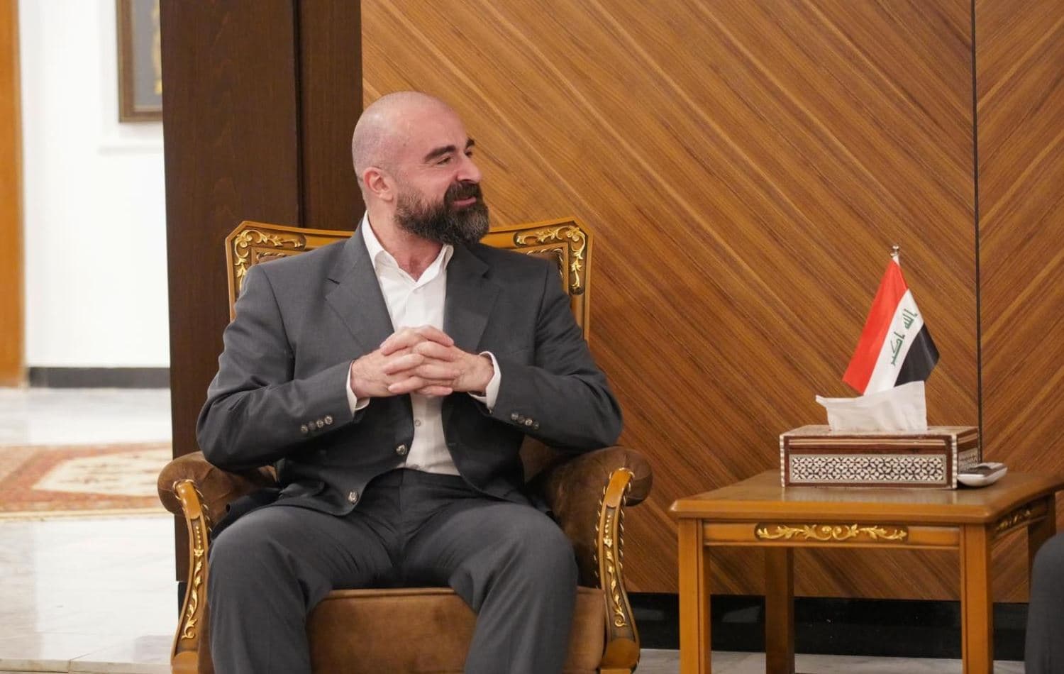 وێنەیەکی ئەرشیڤیی بافڵ تاڵەبانی لە کۆبوونەوەیەکی لە بەغدا