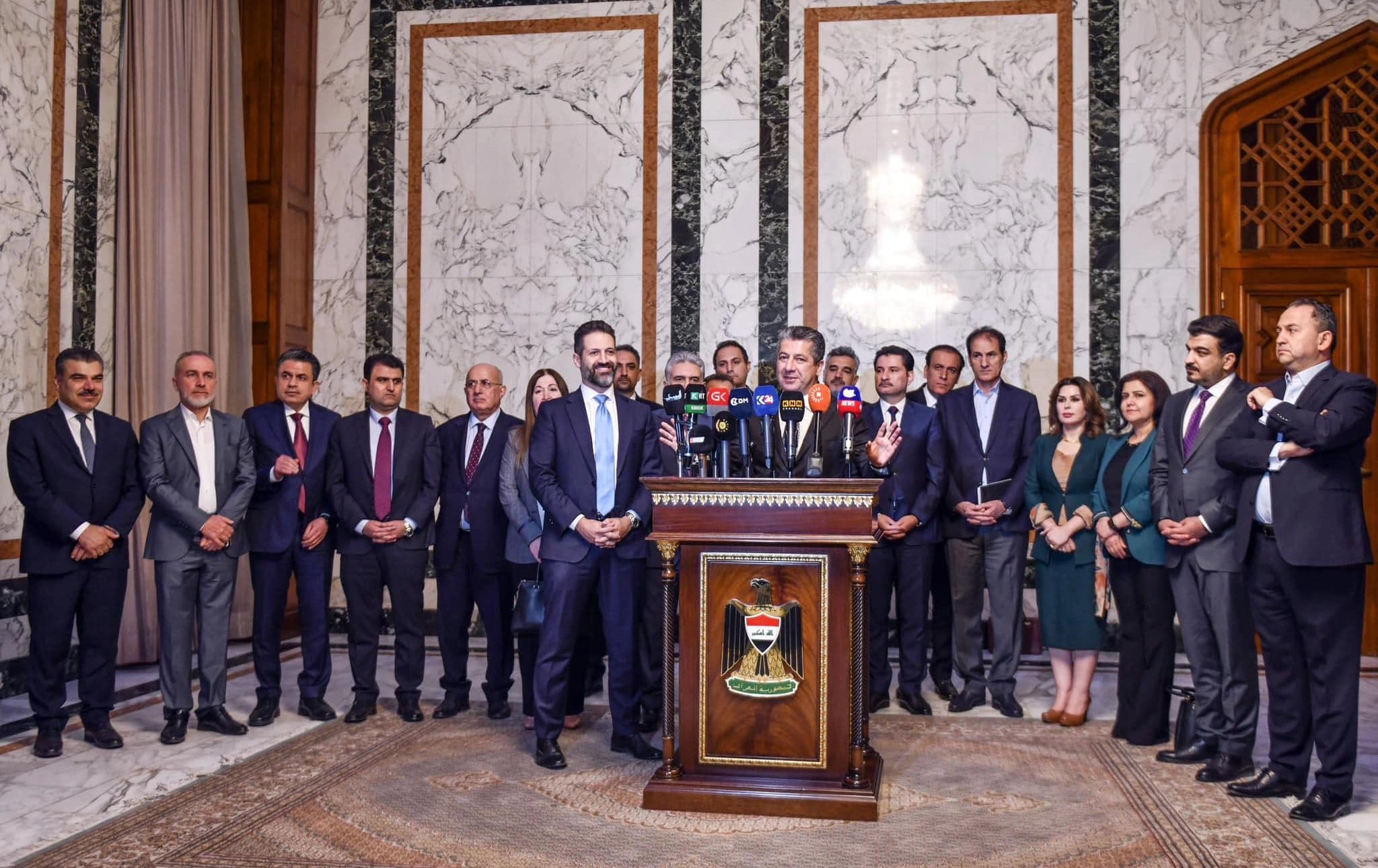  کۆنگرەی رۆژنامەڤانیی مەسرور بارزانی، سەرۆکی شاندی هەرێمی کوردستان بۆ بەغدا بە ئامادەبوونی سەرۆکی فراکسیۆنە کوردستانییەکان لە بەغدا
