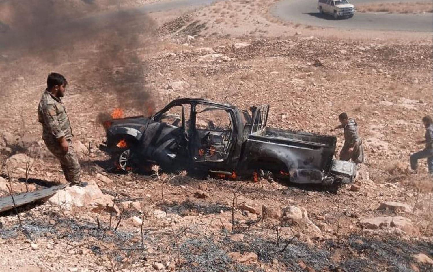 Şengal'de SİHA'lar bir aracı bombaladı