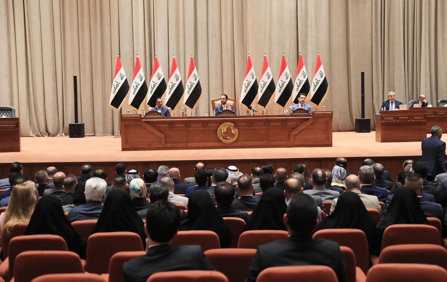 وێنەیەکی ئەرشیڤیی کۆبوونەوەیەکی پەرلەمانی عێراق بە سەرۆکایەتیی محەممەد حەلبووسی