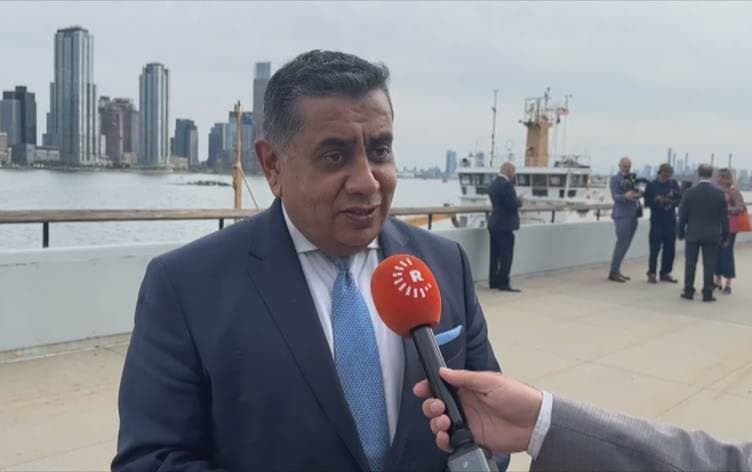وزير الدولة البريطاني طارق أحمد متحدثا لرووداو