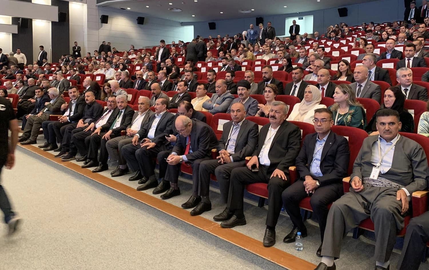 دیمەنێک لەنێو کۆنگرەی پێنجەمی یەکێتی