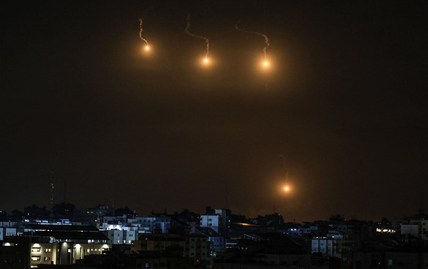 Flares are used by the Israeli army over the Gaza Strip on October 7, 2023. Photo: AFP