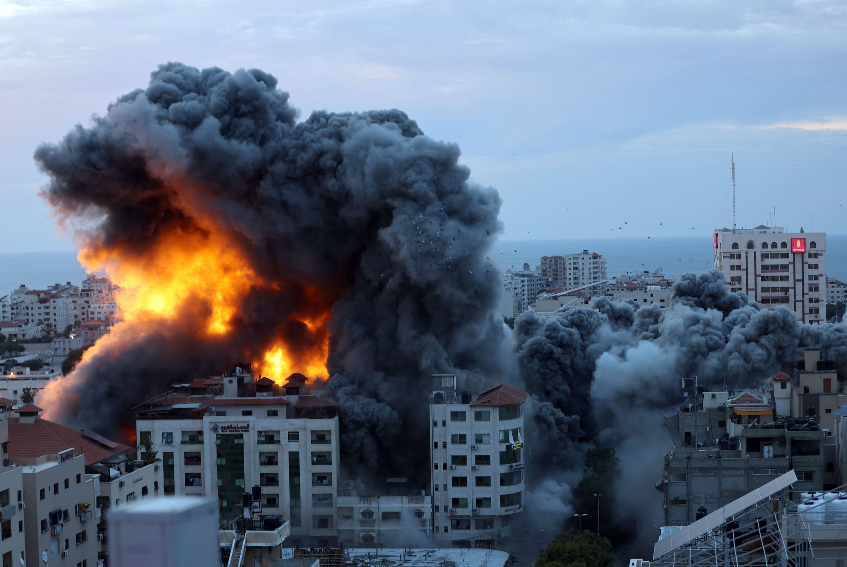 Li Xezeyê avahiyeke pirqat hat bombebarankirin / Wêne: AA
