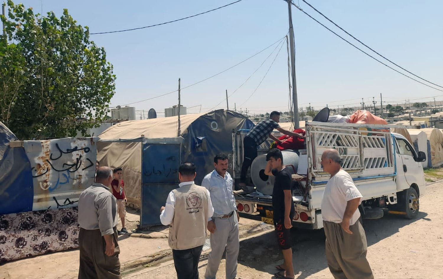 Trucks being packed with belongings of the displaced Yazidis returning to Shingal on September 1, 2023. Photo: Iraq's migration and displaced ministry/facebook