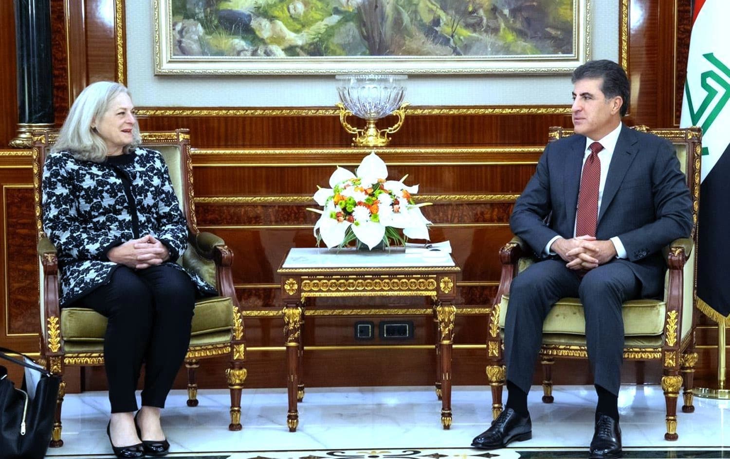 Başkan Neçirvan Barzani, Erbil'deki konutunda ABD'nin Irak Büyükelçisi Alina Romanowski'yi kabul etti.