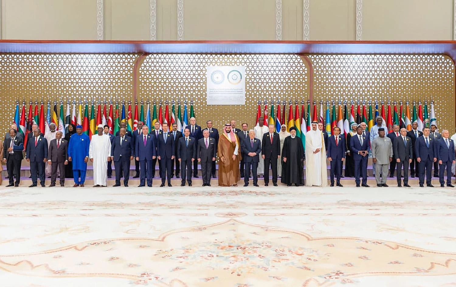 وێنەی بەکۆمەڵی سەرکردەکان پێش دەستپێکردنی کۆبوونەوەی کۆمکاری عەرەبی و ئیسلامی، وێنە: SPA