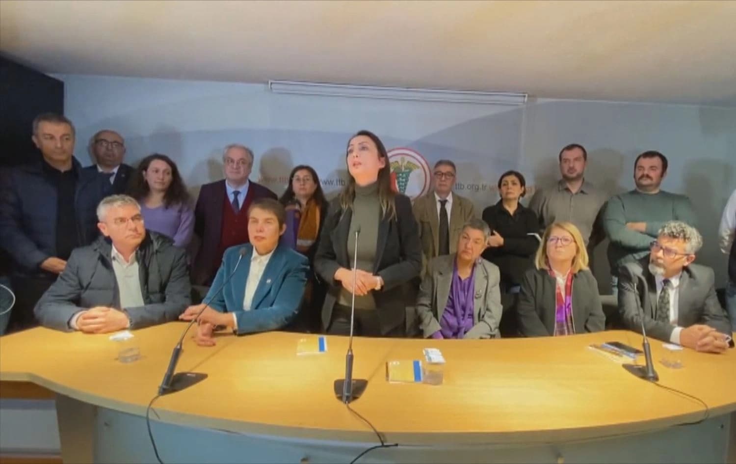 Biryara dûrxistina rêveberiya TTByê bû sedema nerazîbûnan: ‘Em bi TTByê re ne’