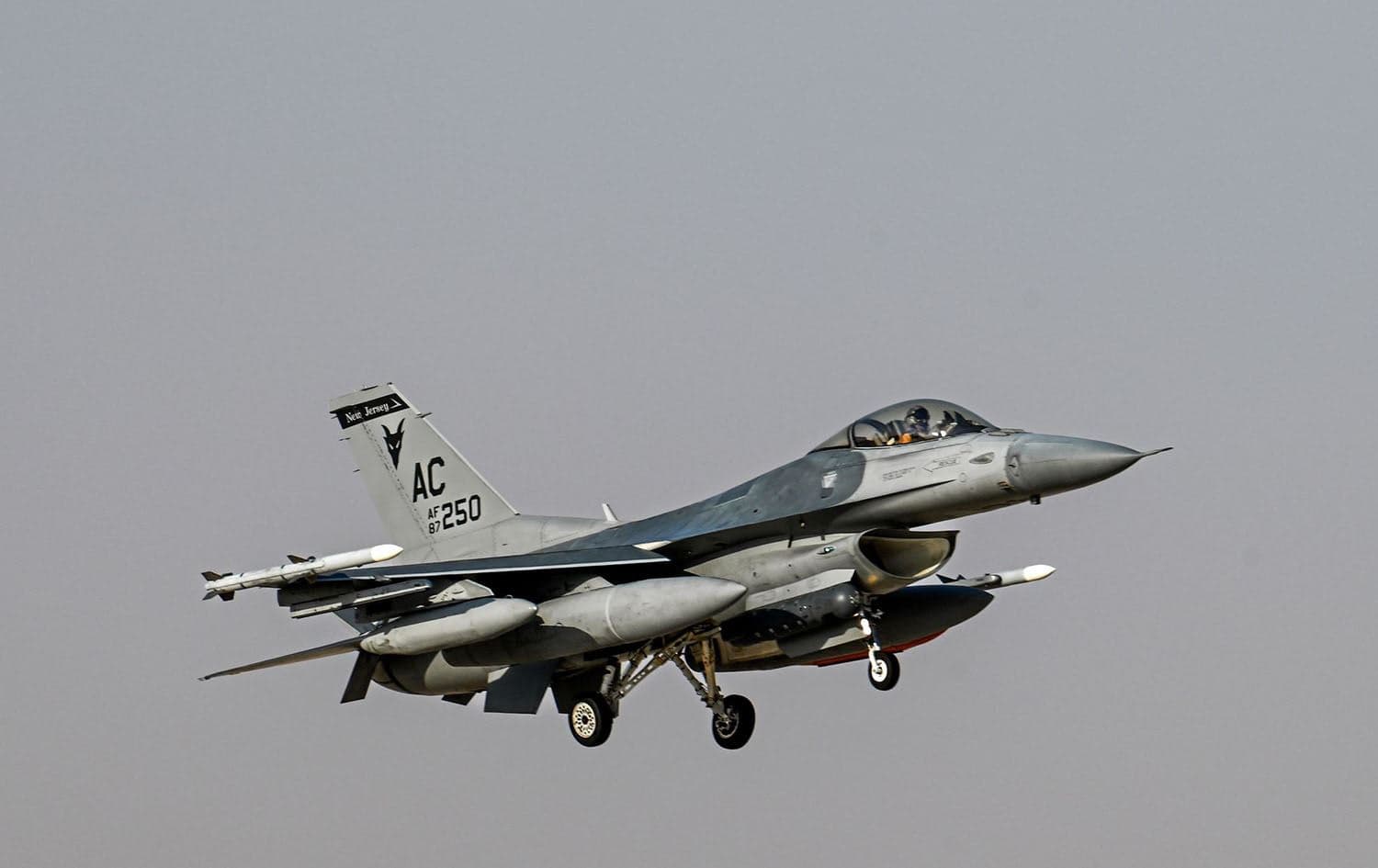 A US Air Force F-16C Fighting Falcon fighter jet. Photo: CENTCOM/file