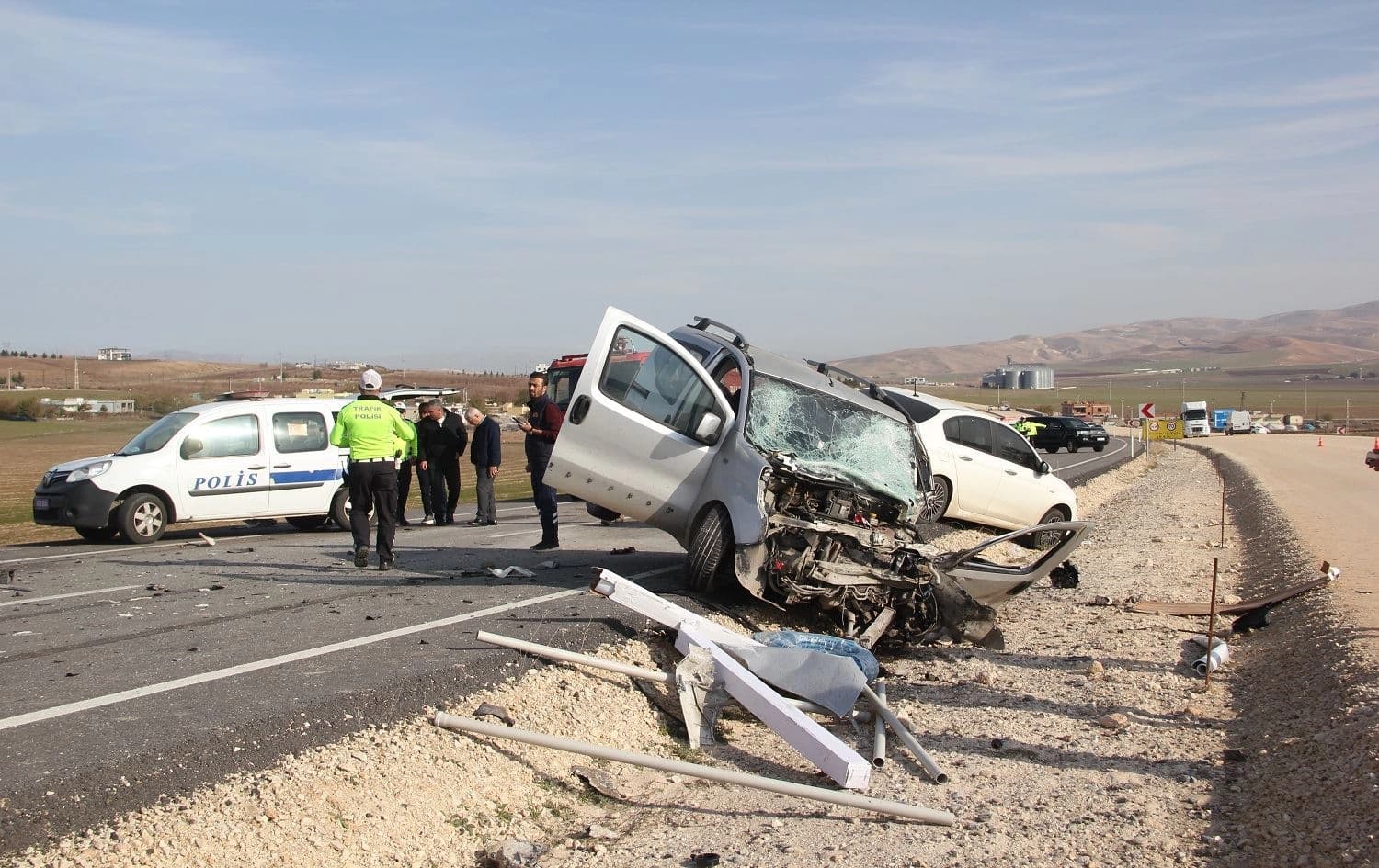 Li ser rêya Sêrt û Êlihê 3 otomobîl  li hev qelibîn