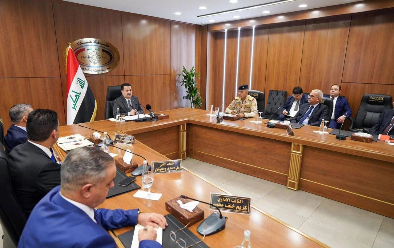 کۆبوونەوەی محەممەد شیاع سوودانی، سەرۆکوەزیرانی عێراق لەگەڵ بەرپرسانی پارێزگای بەغدا. وێنە: نووسینگەی سەرۆکوەزیران