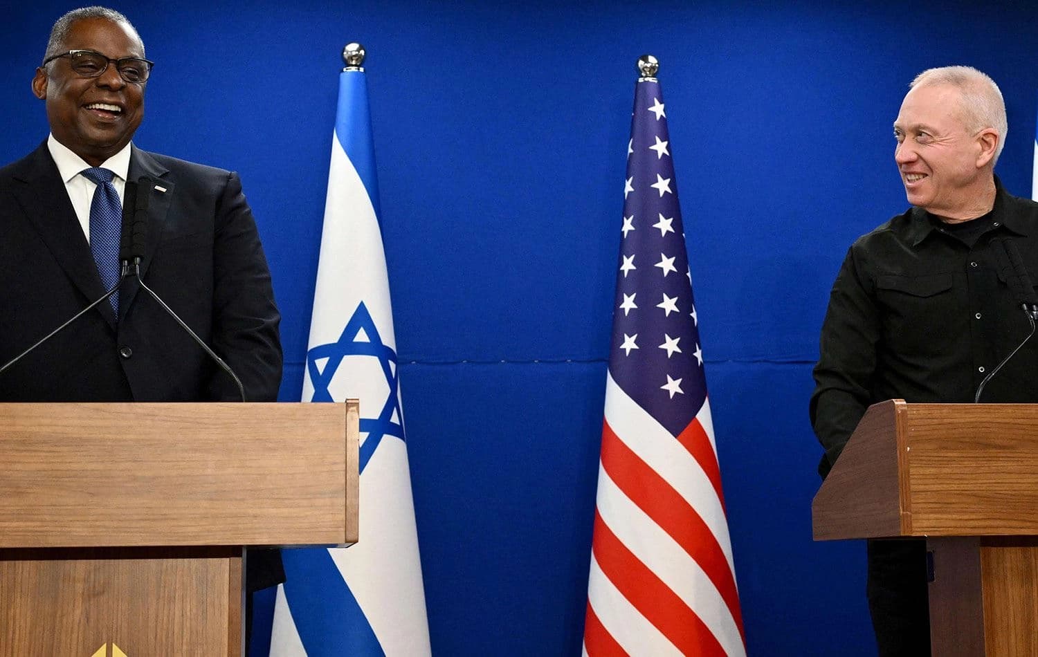 ABD Savunma Bakanı Lloyd Austin (solda) / AFP
