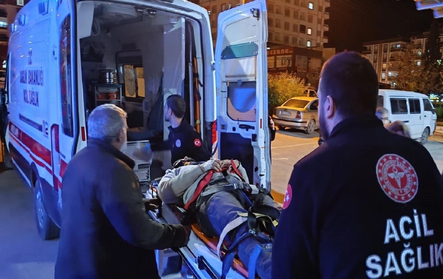 Otomobîlek û motorek li hev qelibîn / Wêne: AA