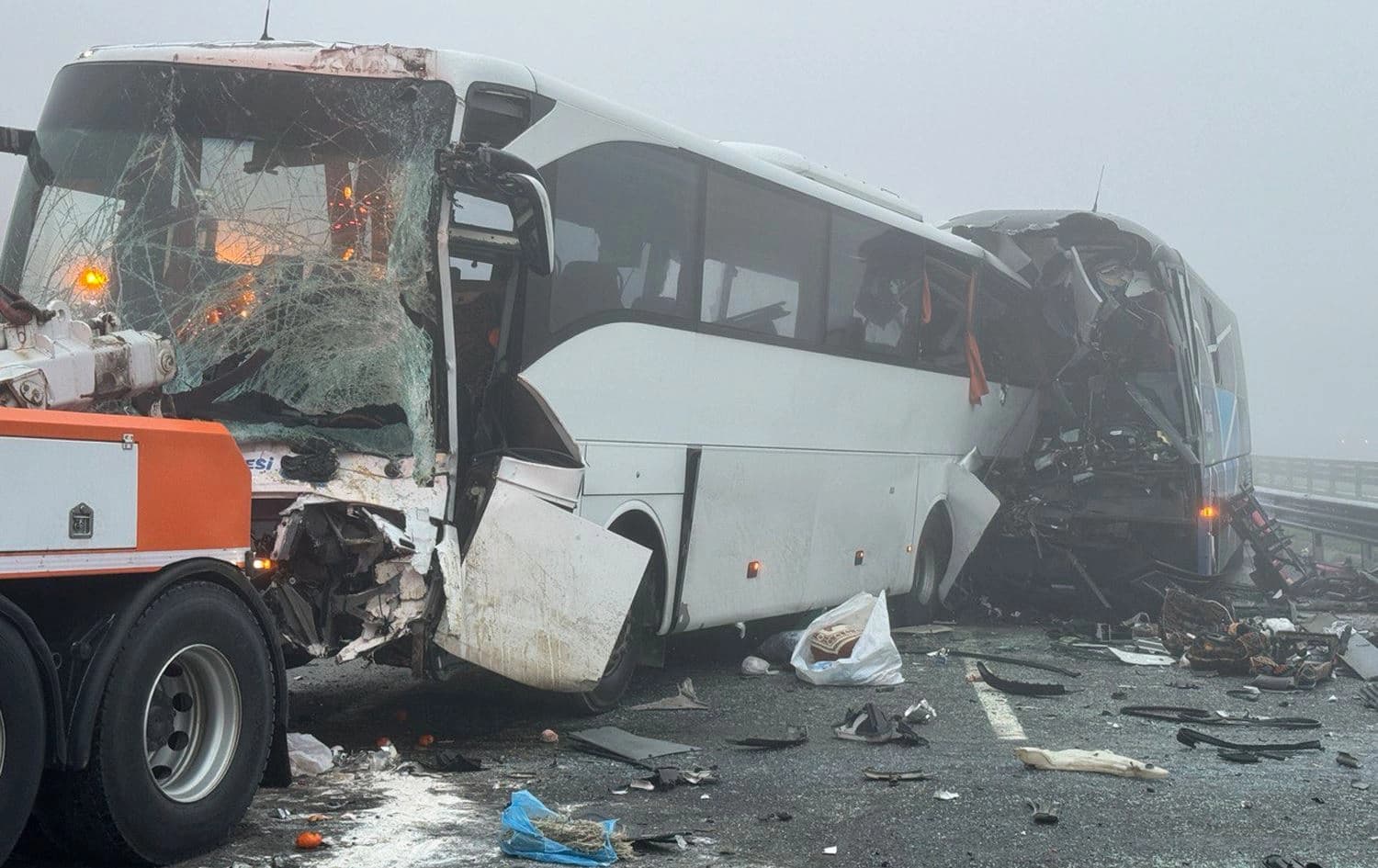 The aftermath of the chain-reaction collision in Turkey's Sakarya province on December 28, 2023. Photo: Anadolu Agency