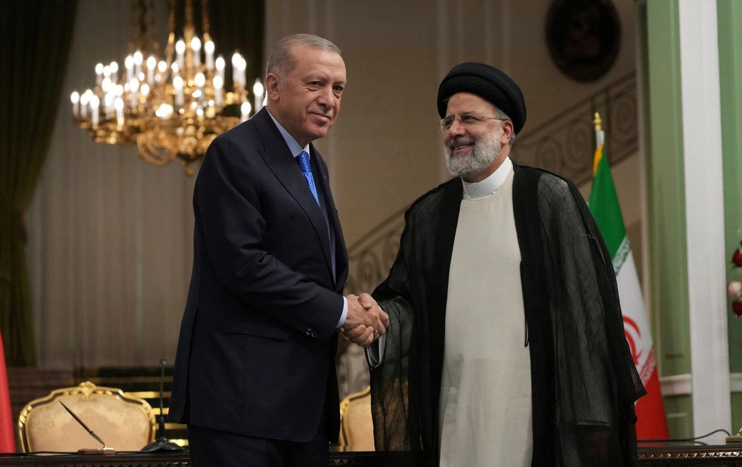 ئیبراهیم رەئیسی، سەرۆککۆماری ئێران و رەجەب تەیب ئەردۆغان، سەرۆککۆماری تورکیا. وێنە: ئەرشیڤ/ AP /Vahid Salemi