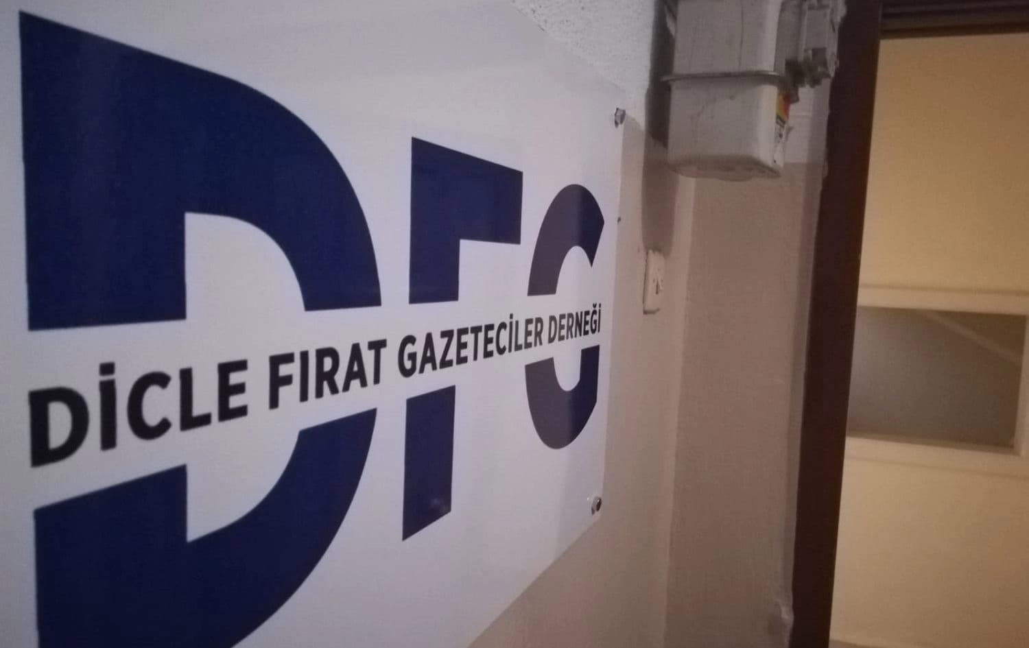 Logoya Komeleya Rojnamegeran a Dîcle Firatê (DFG) 