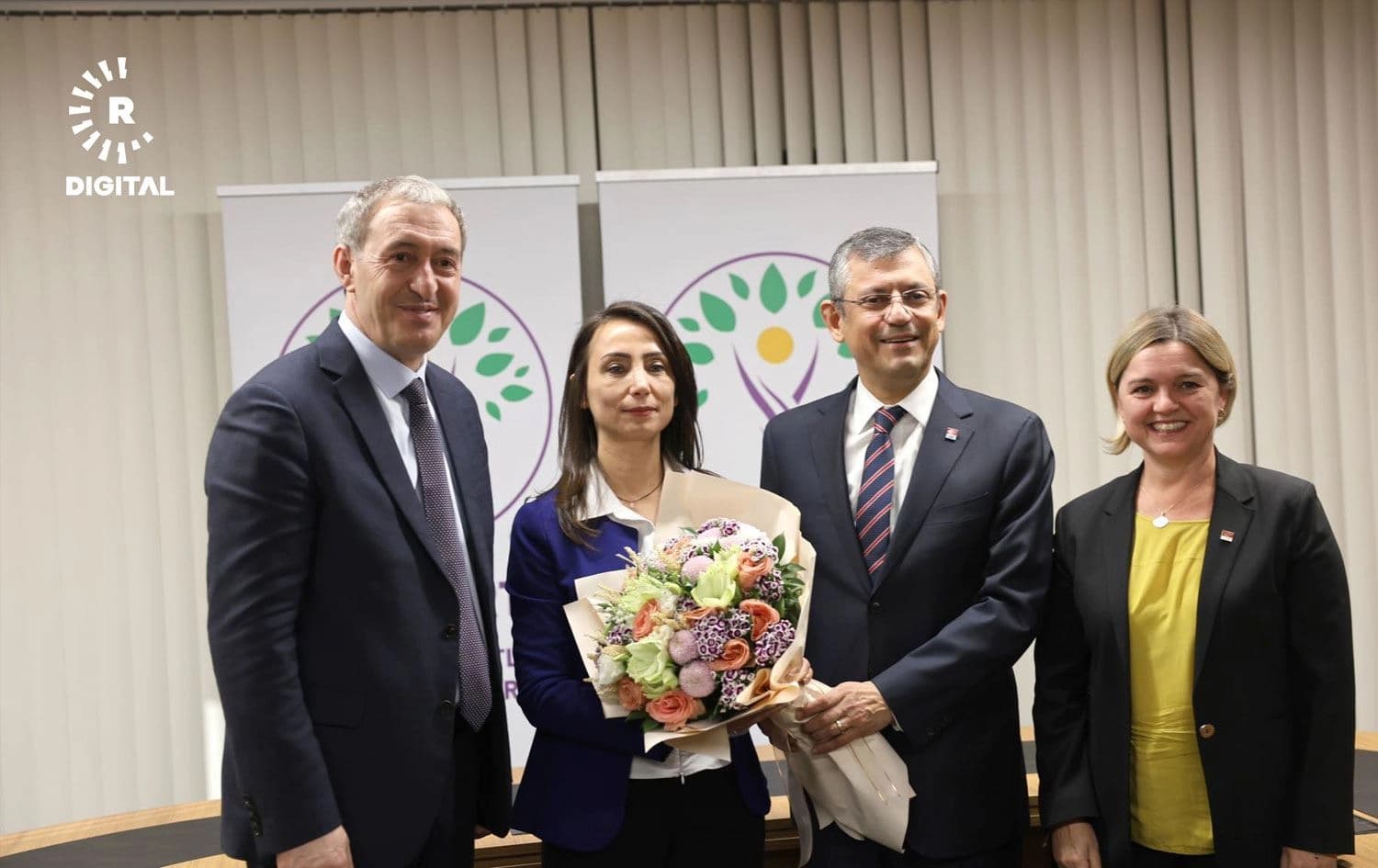 CHP Genel Başkanı Özgür Özel 13 Aralık tarihinde DEM Parti'yi ziyaret etmişti