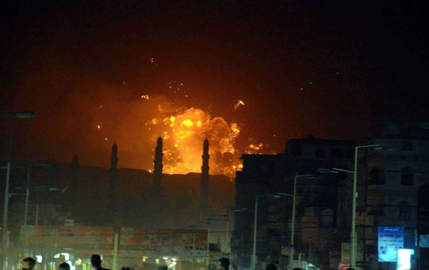 ABD ve İngiltere Yemen'de Husi hedeflerine hava saldırıları başlattı