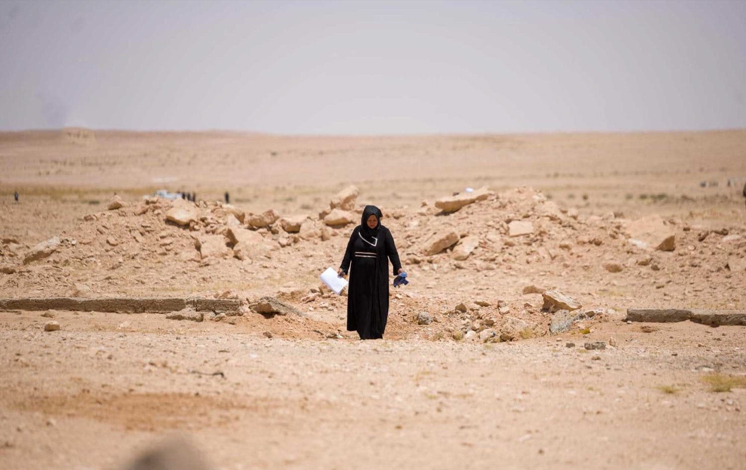 An Anfal suvivor visiting the mass graves and Nugra Salman castle, a remote prison fortress in southern Iraq in May 2023. Photo: Bilind T. Abdullah/Rudaw