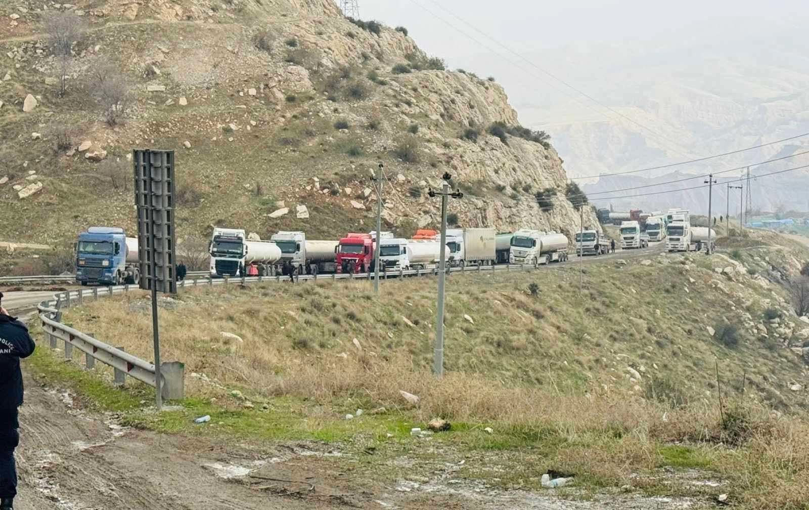 کۆبوونەوەی بارهەڵگرەکان بەهۆی داخرانی رێگەی سلێمانی – دەربەندیخان.