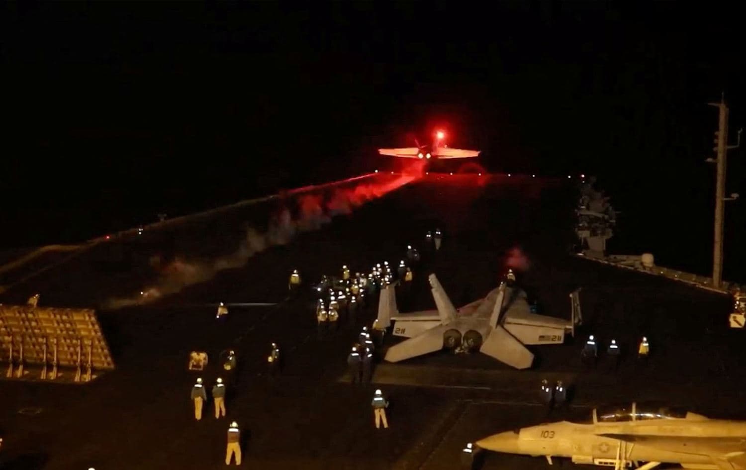 Foto: ABD savaş  uçkaları Husileri bombaladı