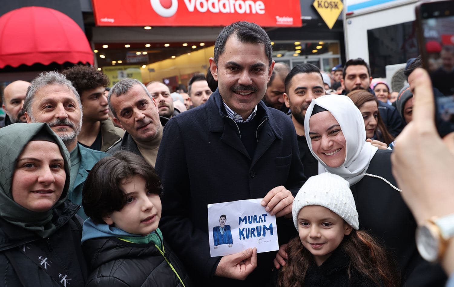 Murat Kurum, Çekmeköy'de 3. Hamsi Festivali'ne katılarak vatandaşlarla bir araya geldi. / AA