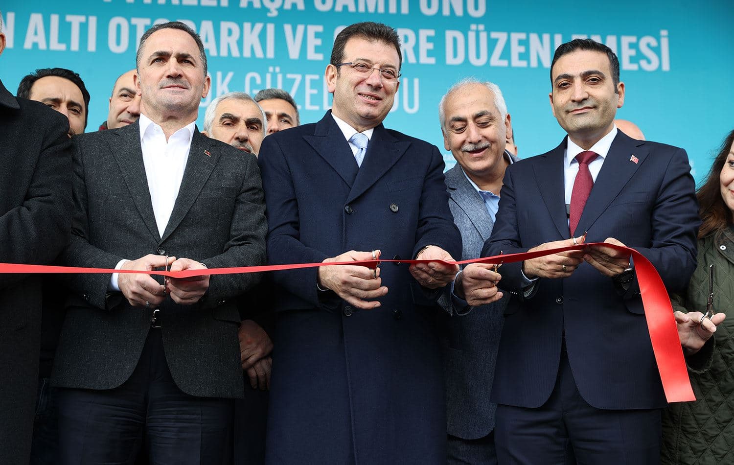  İBB Başkanı Ekrem İmamoğlu (ortada) / AA